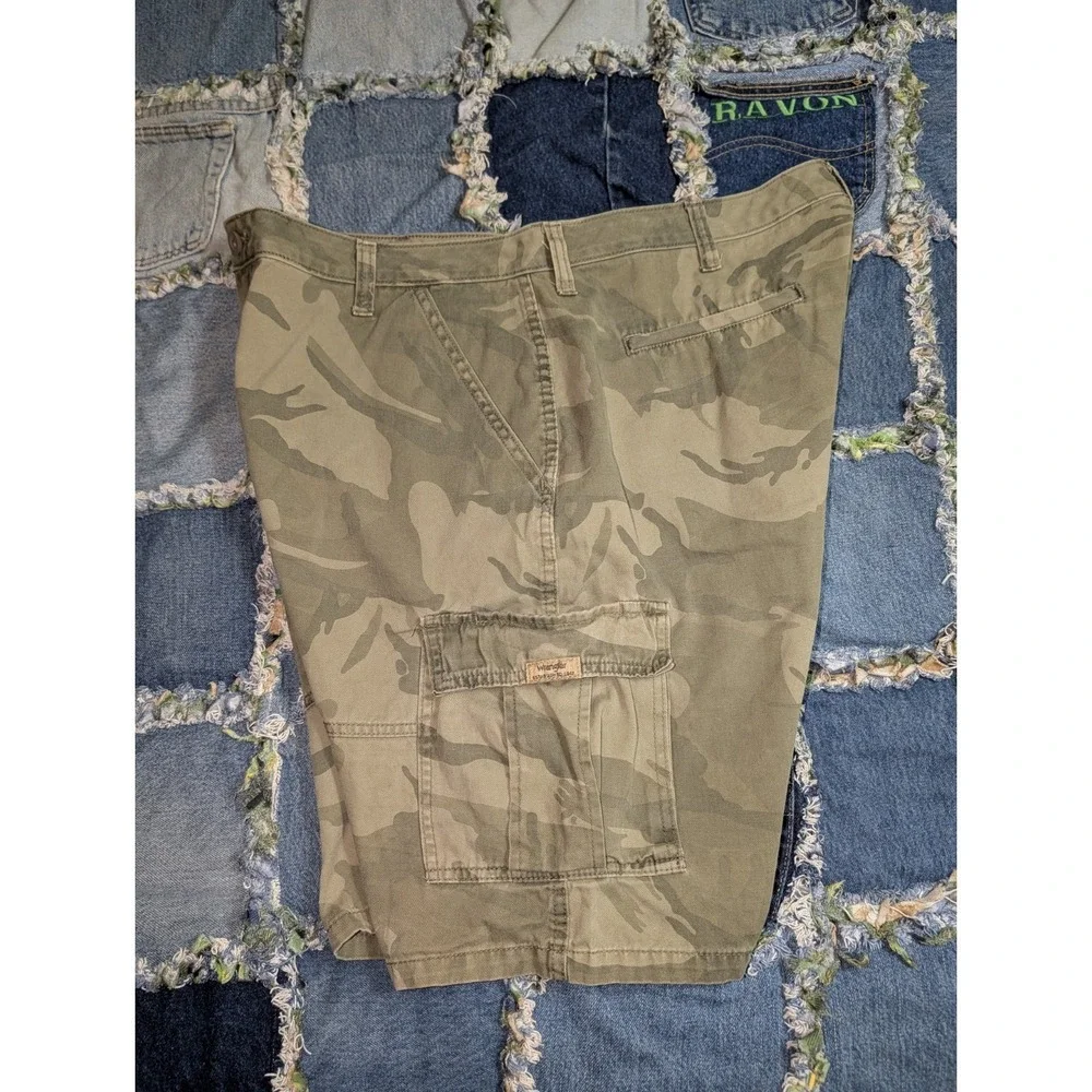 Wrangler‎ Camouflage Shorts Cargo Men's Size 40 Pockets Outdoors Relaxed Fit